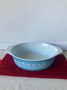 Pyrex Vintage Blue Tulip 043 Oval 1-1/2 Qt Casserole Dish No Lid AS IS.